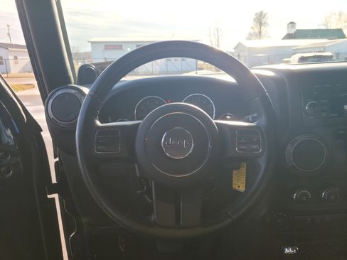 Used 2013 Jeep Wrangler Sport image 9