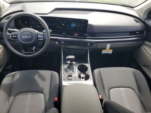 New 2026 Kia Carnival LX image 25