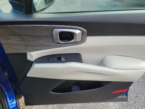 Used 2022 Kia Sorento EX w/ Panoramic Sunroof Package FWD image 10