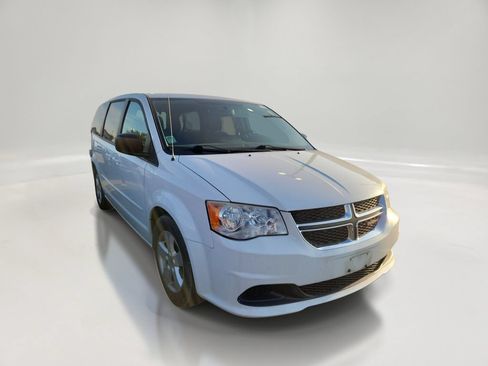 Used 2013 Dodge Grand Caravan SE FWD image 3