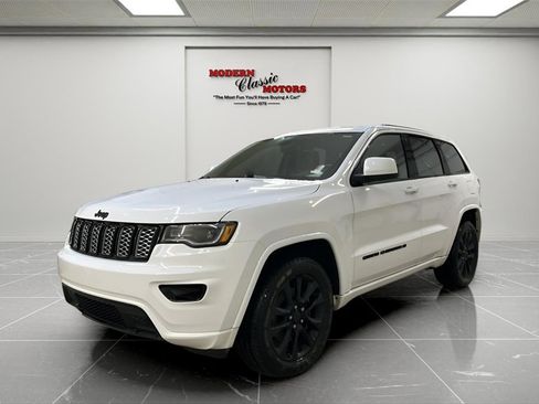 Used 2022 Jeep Grand Cherokee Laredo X image 3