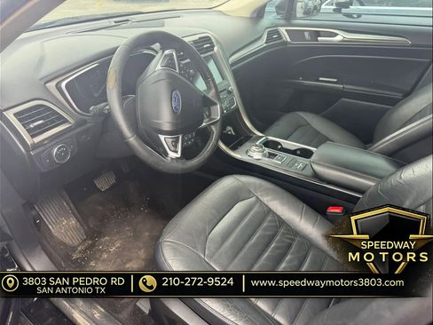 Used 2018 Ford Fusion SE w/ Equipment Group 602A FWD image 7