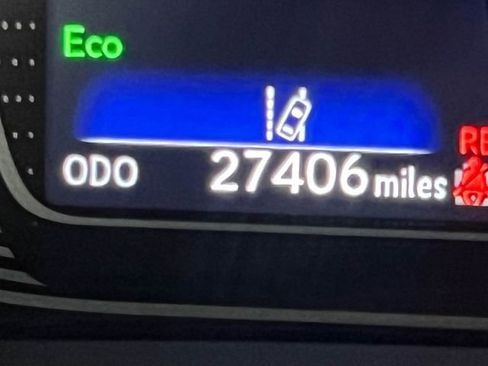 Used 2022 Lexus UX 200 w/ Accessory Package (Z2) image 18