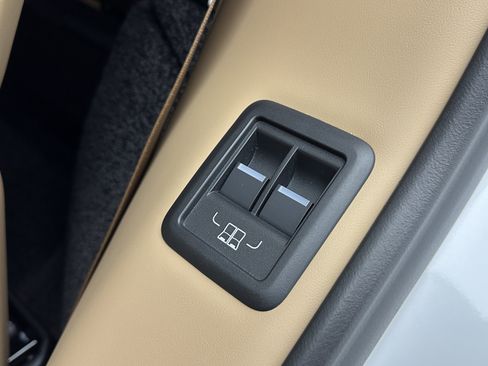 Used 2025 Land Rover Range Rover Long Wheelbase SE image 31