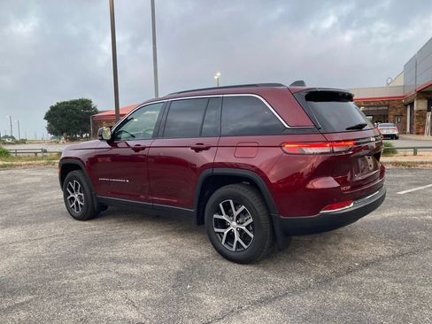 Used 2025 Jeep Grand Cherokee Limited w/ Luxury Tech Group II RWD image 7