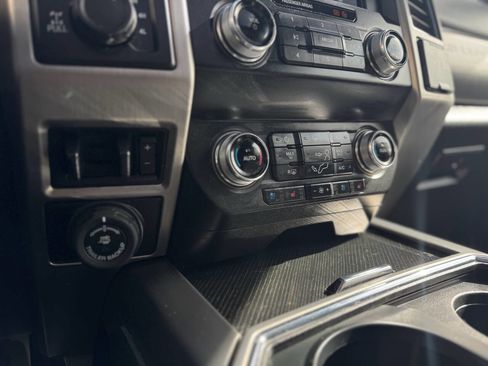 Used 2021 Ford F250 Platinum w/ FX4 Off-Road Package image 30