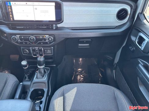 Used 2024 Jeep Wrangler Unlimited Sport AWD/4WD image 18