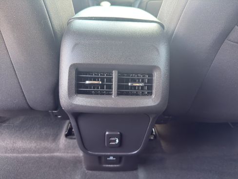 Certified 2024 Chevrolet Equinox LT AWD/4WD image 31