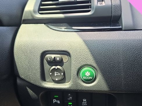 Used 2020 Honda Pilot Touring image 11