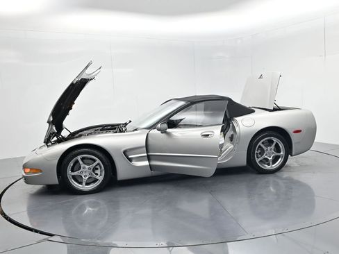 Used 2004 Chevrolet Corvette Convertible w/ Preferred Equipment Group RWD image 60