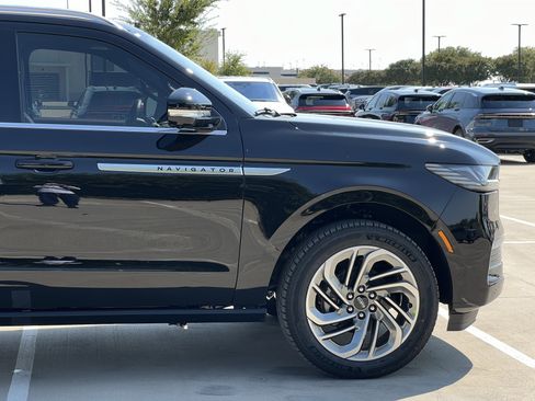 New 2025 Lincoln Navigator L Reserve image 12