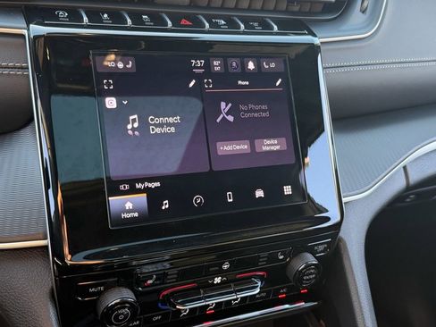 New 2025 Jeep Grand Cherokee L Altitude RWD image 17