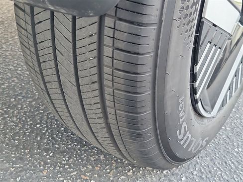 Used 2025 Nissan Kicks SV image 25