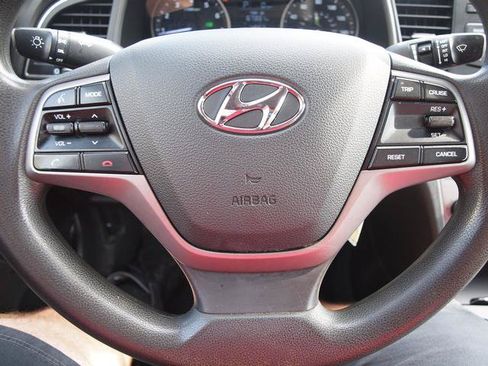 Used 2018 Hyundai Elantra SE FWD image 9