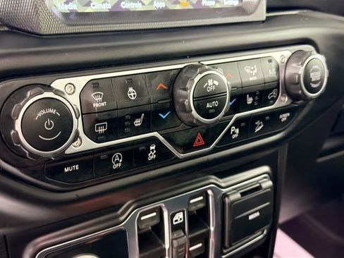 Used 2021 Jeep Wrangler Unlimited Sahara AWD/4WD image 16