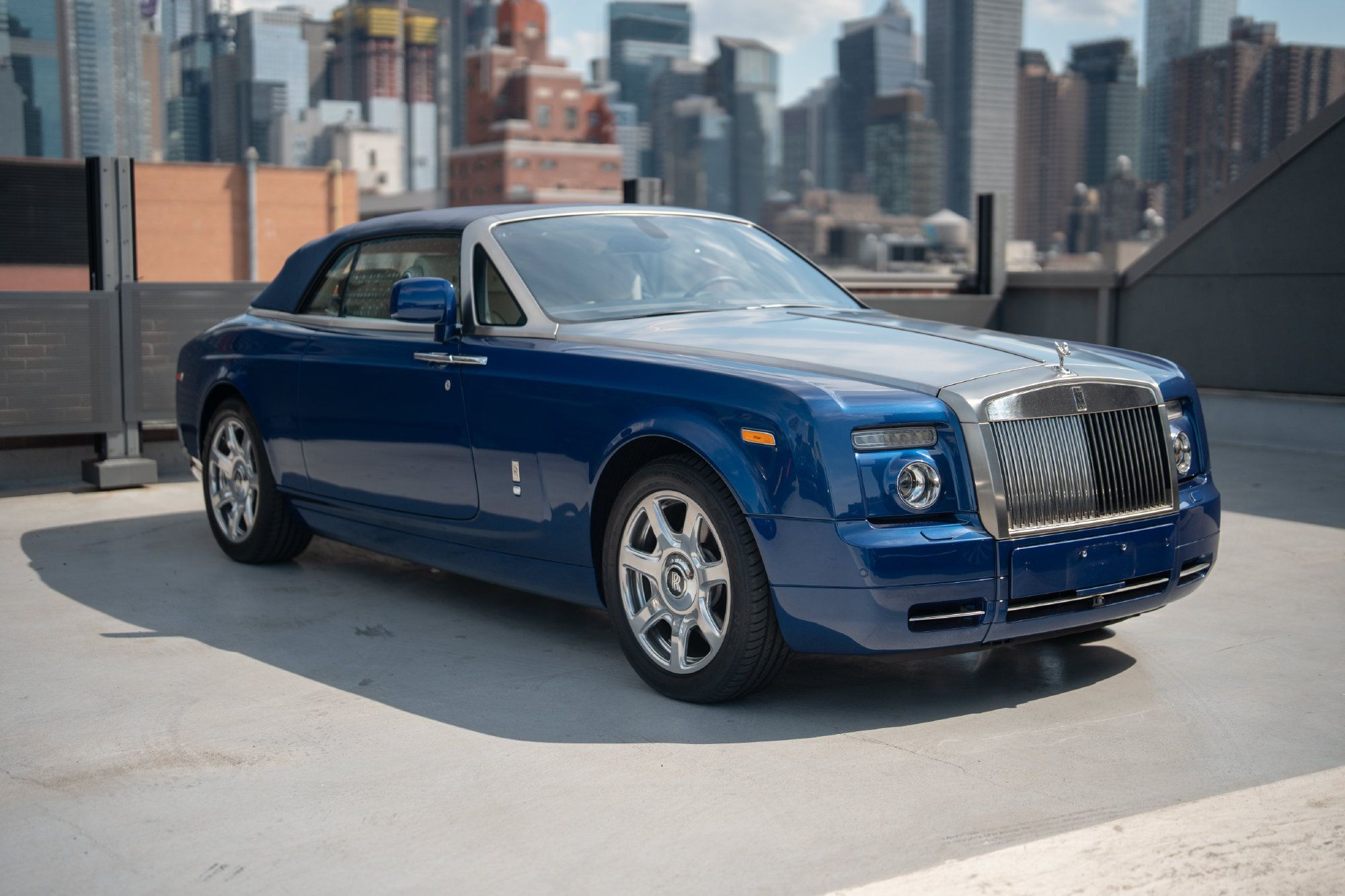 Used 2011 Rolls-Royce Phantom Drophead Coupe RWD image 17