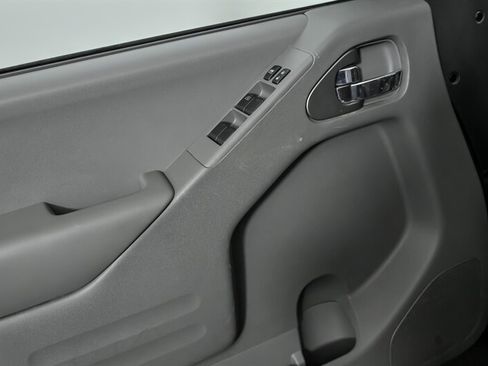 Used 2019 Nissan Frontier SV image 14