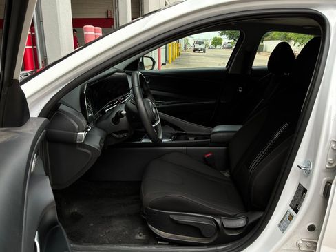 Used 2025 Hyundai Elantra SEL FWD image 10