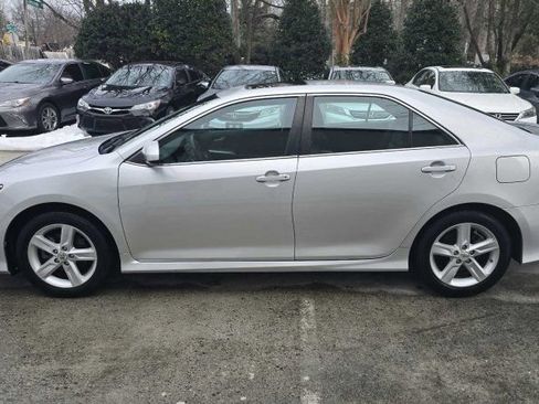 Used 2013 Toyota Camry SE FWD image 2