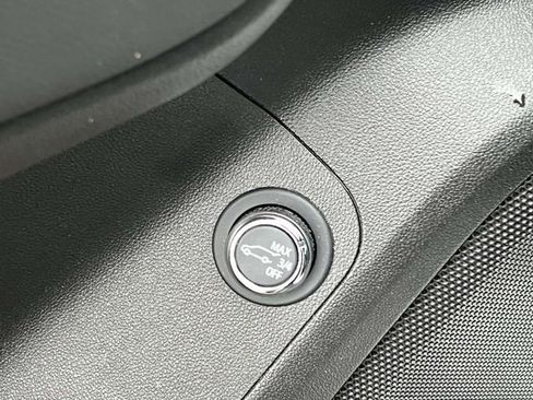 Certified 2023 GMC Acadia SLE w/ Driver Convenience Package image 19