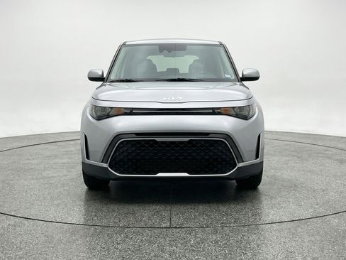 Used 2025 Kia Soul LX w/ LX Technology Package FWD image 2