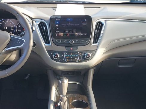 Used 2019 Chevrolet Malibu Premier w/ Sun and Wheel Package FWD image 17