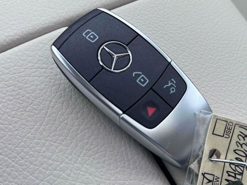 New 2026 Mercedes-Benz GLS 450 4MATIC image 4