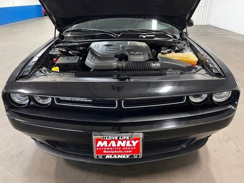 Used 2021 Dodge Challenger SXT RWD image 9
