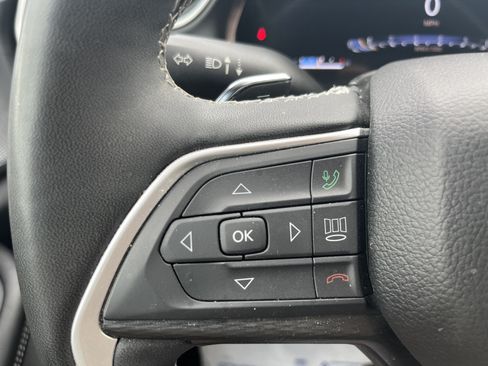 Used 2024 Jeep Grand Cherokee Laredo w/ Luxury Tech Group I AWD/4WD image 16