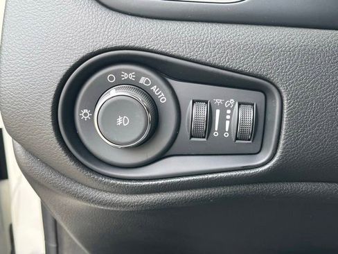Used 2023 Jeep Renegade Limited w/ Limited Elite Group AWD/4WD image 19