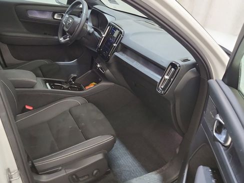 Used 2023 Volvo C40 P8 Recharge Ultimate w/ Protection Package Premier image 3