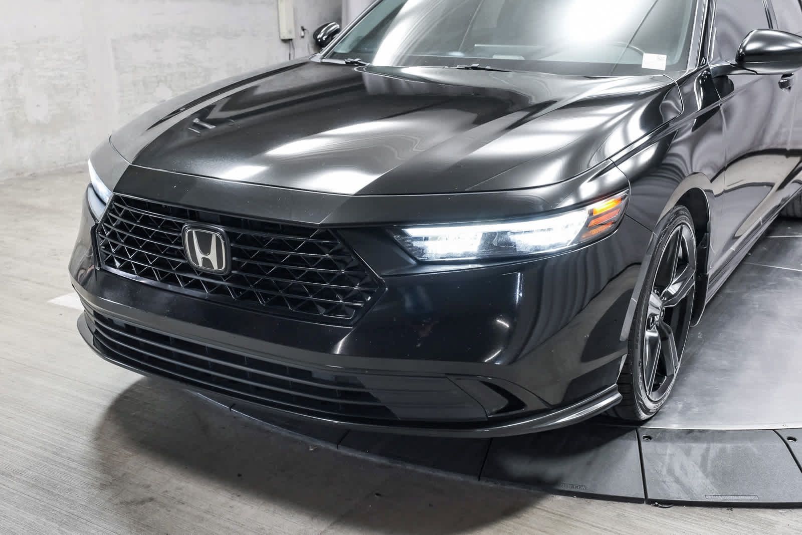 Used 2024 Honda Accord Sport image 11