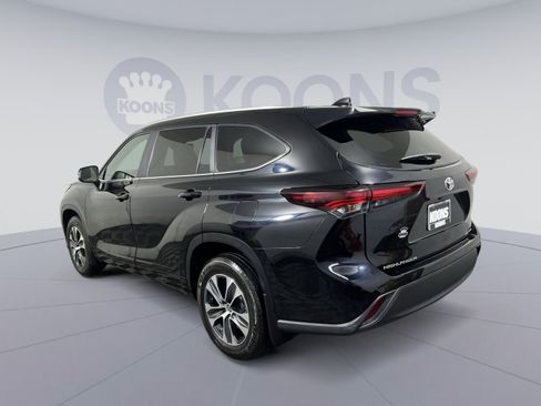 Used 2024 Toyota Highlander XLE AWD/4WD image 8