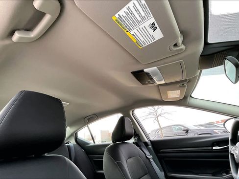 Used 2025 Nissan Altima 2.5 SV image 14