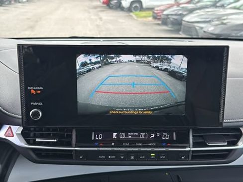 Used 2025 Toyota Sienna XSE w/ XSE Plus Package FWD image 25