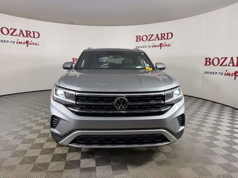 Used 2022 Volkswagen Atlas Cross Sport SE FWD image 2