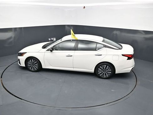 Used 2025 Nissan Altima 2.5 SV FWD image 36