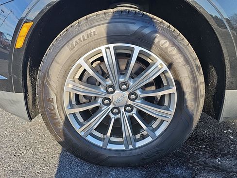 Used 2018 Cadillac XT5 Luxury w/ Driver Awareness Package image 9