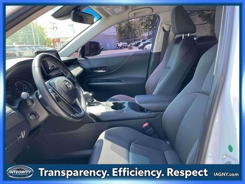 Used 2023 Toyota Venza LE AWD/4WD image 15