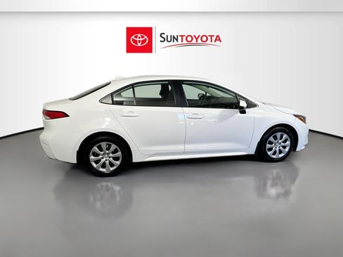 Used 2025 Toyota Corolla LE FWD image 2