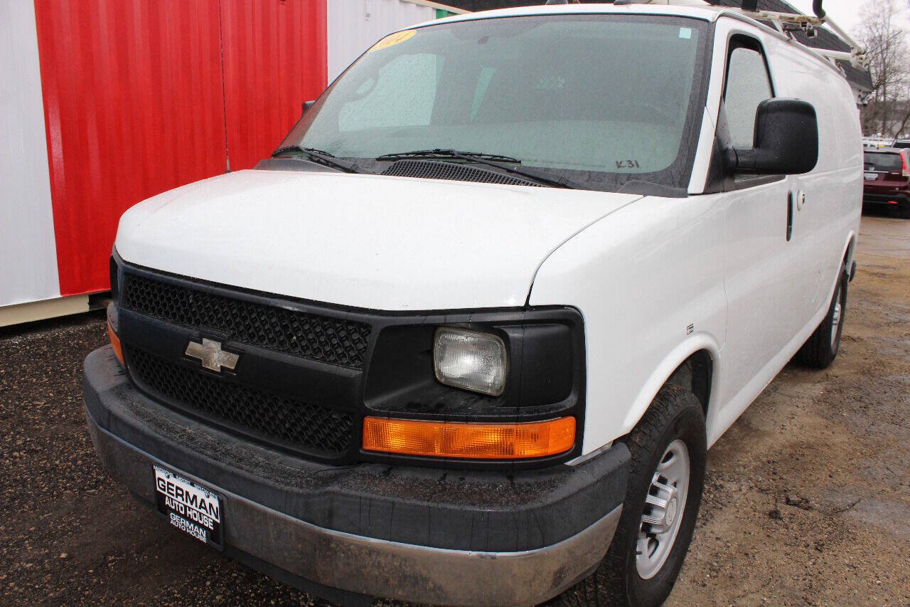 Used 2014 Chevrolet Express 2500 RWD image 2