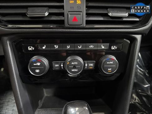 Used 2024 Volkswagen Taos SE w/ Black Wheel Package image 18