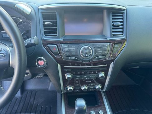 Used 2015 Nissan Pathfinder Platinum w/ Family Entertainment Package AWD/4WD image 9