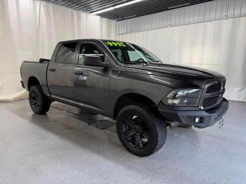 Used 2017 RAM 1500 Express w/ Express Value Package AWD/4WD image 3