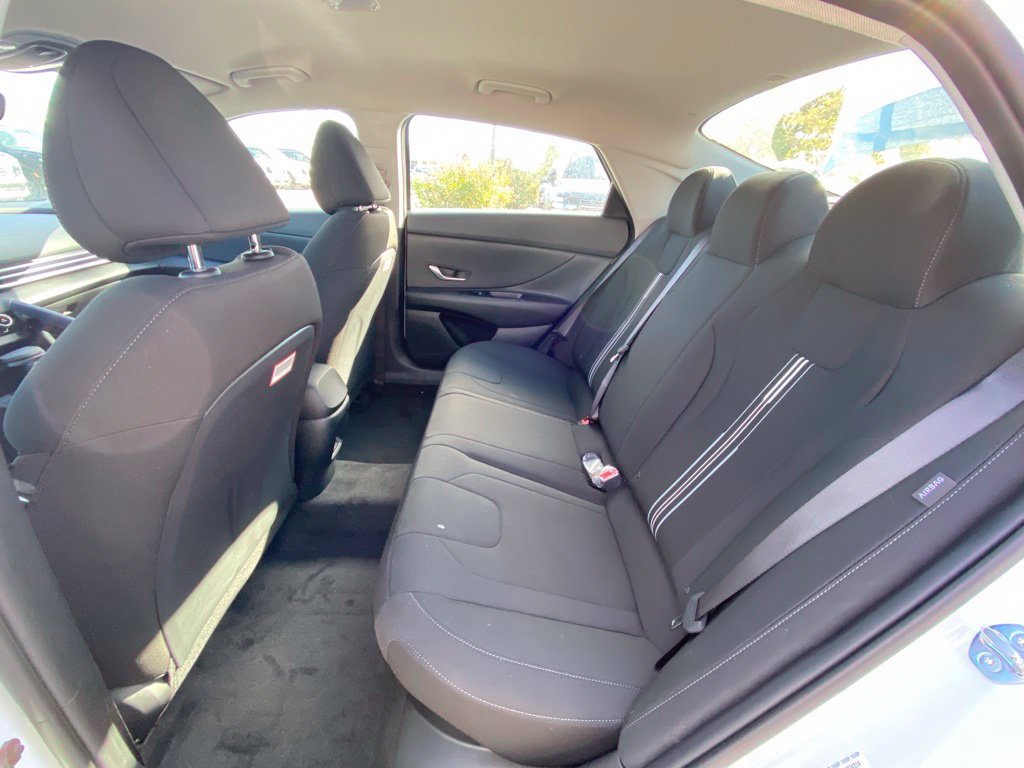 New 2026 Hyundai Elantra Hybrid FWD image 31