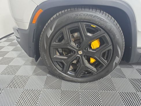 Used 2024 Rivian R1T Adventure AWD/4WD image 9