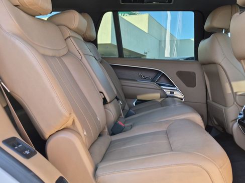 Certified 2025 Land Rover Range Rover Long Wheelbase SE AWD/4WD image 25