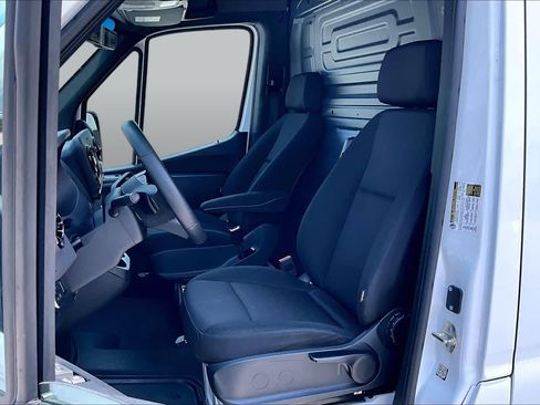 Used 2025 Mercedes-Benz Sprinter 2500 image 8