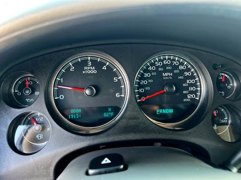 Used 2012 Chevrolet Avalanche LT image 13