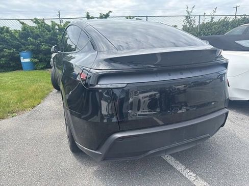 Used 2026 Tesla Model Y 2WD image 9
